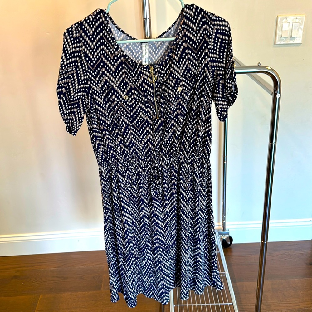 Navy blue dress with polkadot style. Zipper in chest area and buttons.